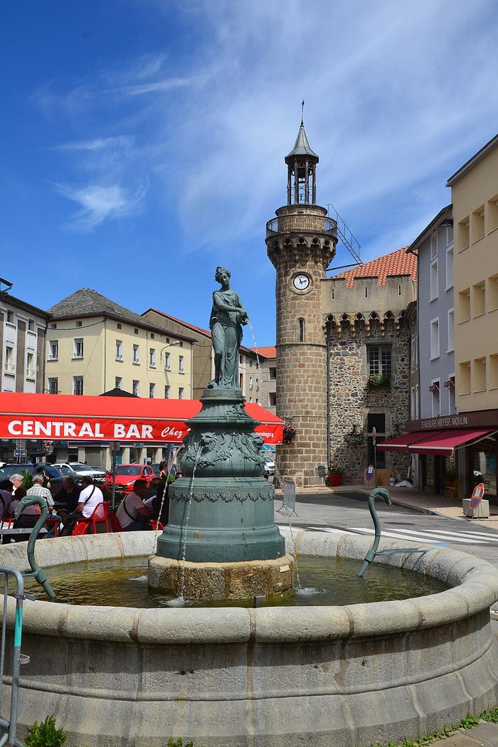 Yssingeaux — Immobilier — CENTURY 21 Agence des Sucs — place