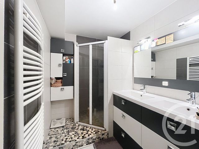 Appartement T6 à vendre - 6 pièces - 126.7 m2 - YSSINGEAUX - 43 - AUVERGNE - Century 21 Agence Des Sucs