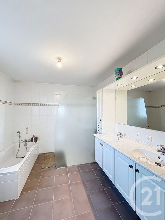 maison à vendre - 10 pièces - 296.06 m2 - YSSINGEAUX - 43 - AUVERGNE - Century 21 Agence Des Sucs